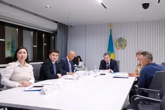 Министр промышленности и строительства РК Ерсайын Нагаспаев провёл приём граждан по личным вопросам на площадке Центра приёма граждан (3)