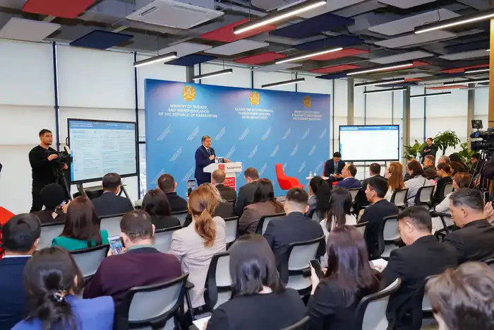 Министр науки и высшего образования РК встретился с жителями Астаны (5)