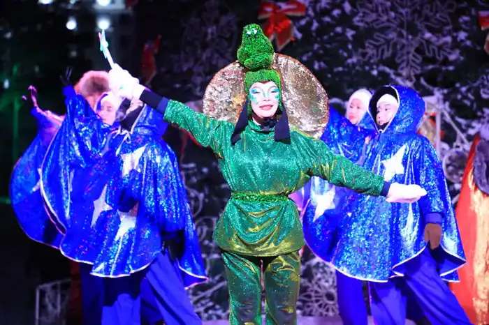 В Караганде зажгли главную новогоднюю ёлку (9)