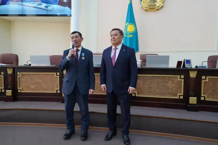 Государственные награды получили лучшие представители рабочих профессий (2)