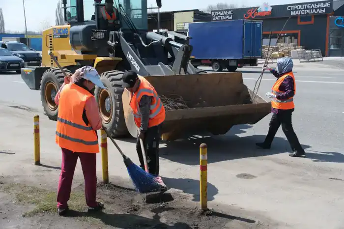 В Алматы завершают сезон мойки улиц и начинают подготовку к зимним осадкам и гололеду (4)