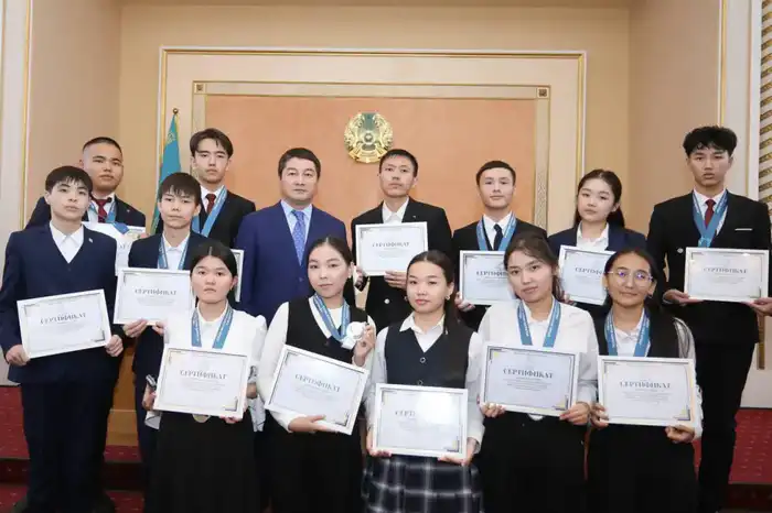 В Мангистау наградили победителей олимпиад среди сельских школ и лучших представителей сферы спорта (4)