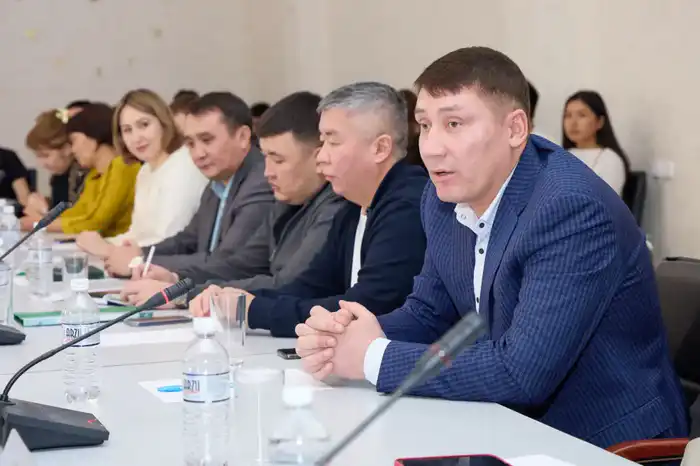 Профессор литовского университета консультирует костанайских предпринимателей на базе КРУ (2)