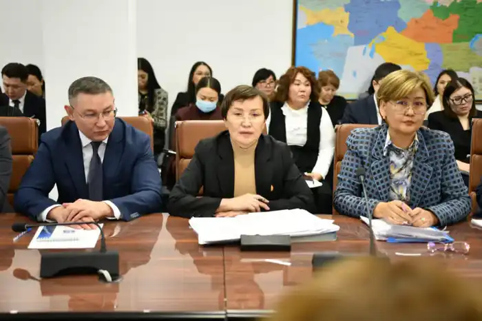 Состоялось совещание под председательством Министра просвещения Республики Казахстан Жулдыз Сулейменовой с руководителями территориальных департаментов по обеспечению качества в сфере образования (4)