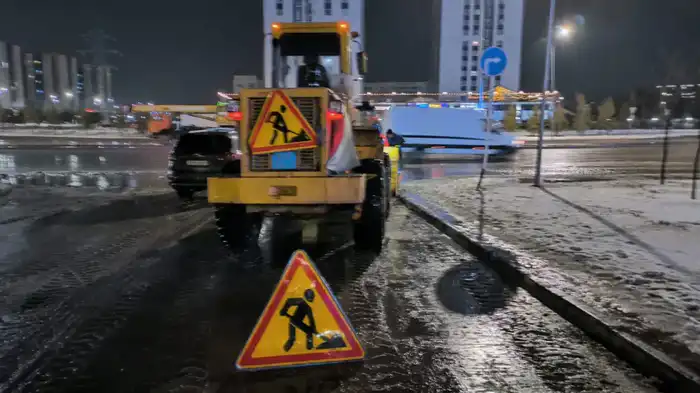 В работе по уборке улиц Астаны задействовано более 1,4 тысячи единиц коммунальной техники (7)