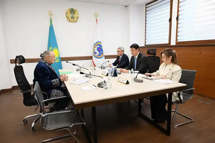 Аким Алматы Дархан Сатыбалды провел прием граждан (9)