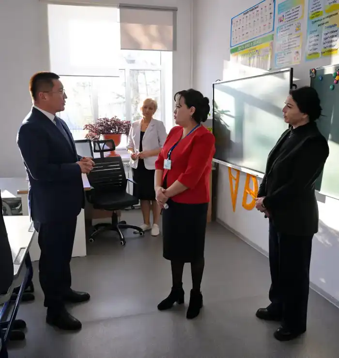 Аким области Асаин Байханов в рамках рабочей поездки посетил Успенский район, где ознакомился с ходом реализации социальных проектов (9)