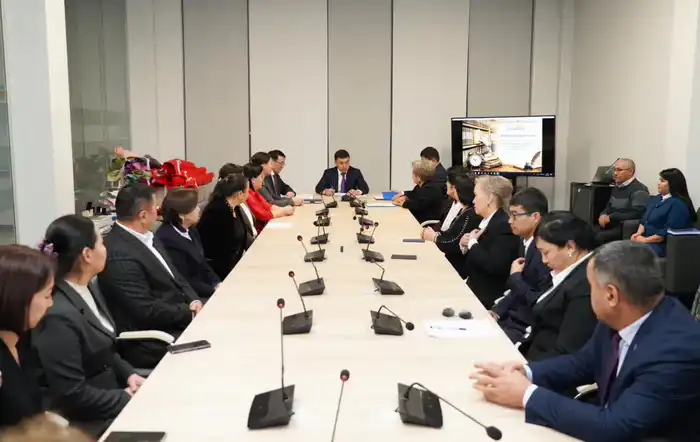 В ТУРКЕСТАНЕ ЧЕСТВОВАЛИ ПРЕДСТАВИТЕЛЕЙ АРХИВНОЙ ОТРАСЛИ (4)