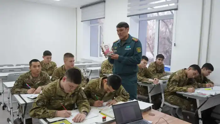 В Алматы журналистов ознакомили со спецификой обучения в военных учебных заведениях МО РК (5)