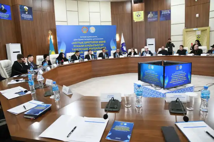 День Независимости: укрепление духовных ценностей и межконфессионального взаимодействия обсудили в Астане (7)