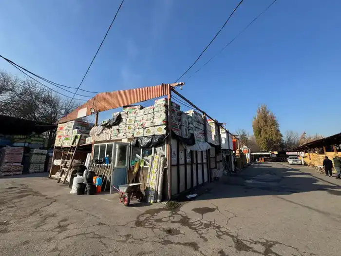 В Алматы начат снос незаконного рынка (2)