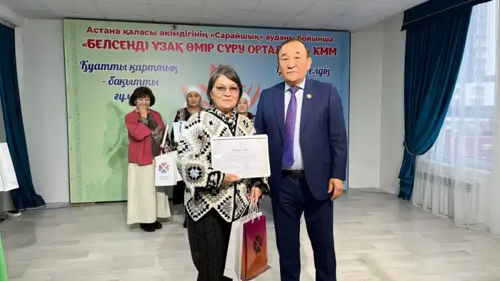 «Серебряный волонтер»: в Астане наградили лучших волонтеров и отметили их заслуги (2)