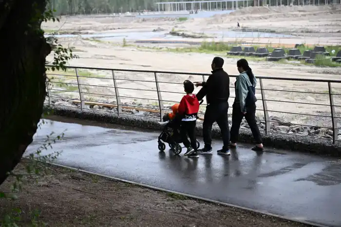 В Алматы понтонные мосты на Сайране ежегодно снимают на зиму из-за понижения уровня воды (2)