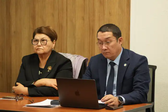 мать Бишимбаева