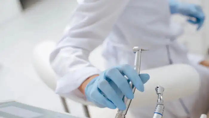 стоматолог