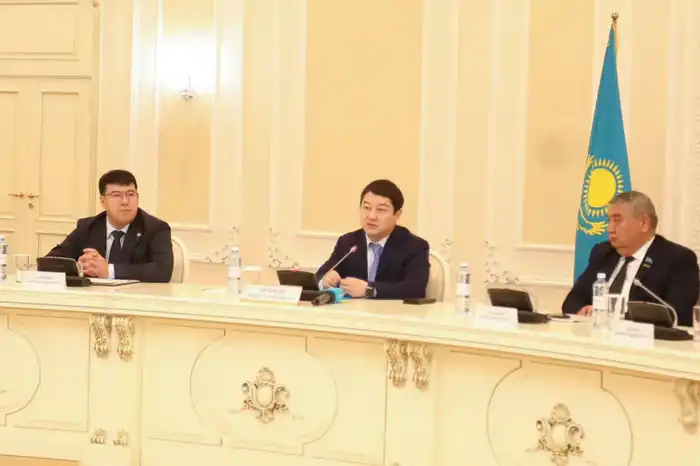 В Мангистау речь Главы государства на Национальном курултае обсудили с интеллигенцией региона (2)