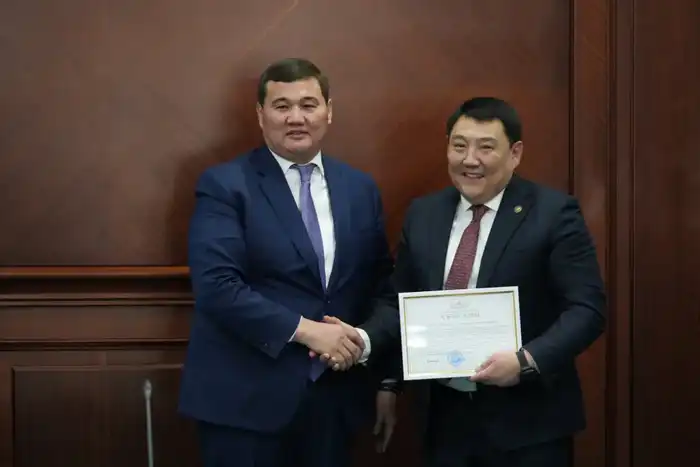 Рассмотрены вопросы исполнения поручений, данных на пятом заседании Национального курултая (8)