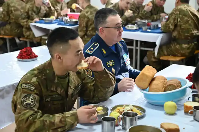 Дисциплина и быт: замминистра проверил войсковые части Карагандинского гарнизона (3)