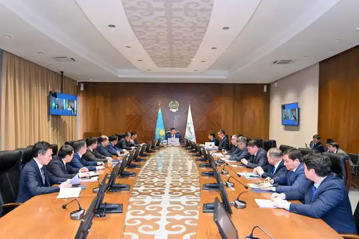 В области Абай обсудили ход реализации крупных строительных проектов (2)