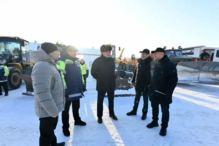 Аким области ознакомился с работой дорожного эксплуатационного участка в Бескарагайском районе (9)