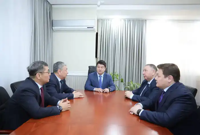 Аким области Нурдаулет Килыбай встретился с сенаторами (3)