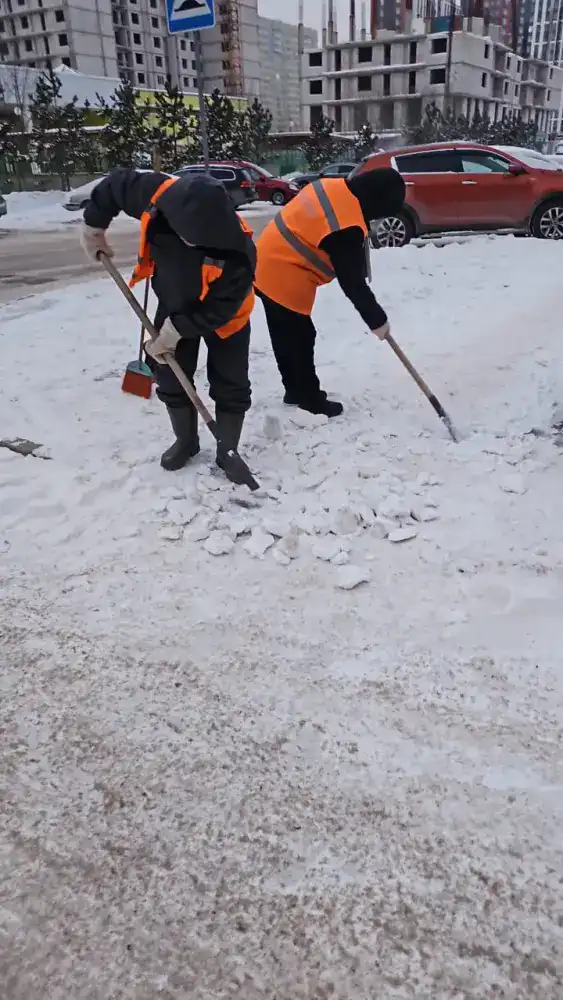 Более 1,5 тысячи единиц спецтехники задействовано в работах по уборке снега в Астане (4)