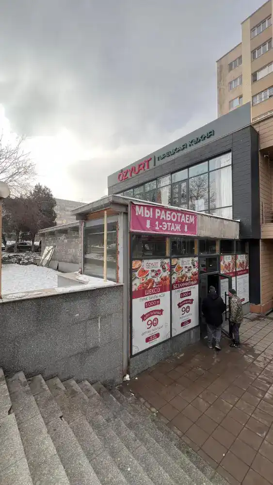 В Алматы снесли очередную незаконную пристройку (4)