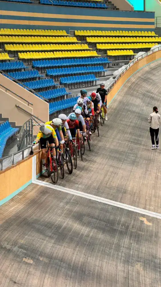 В Астане прошел республиканский зимний чемпионат по велотреку (4)