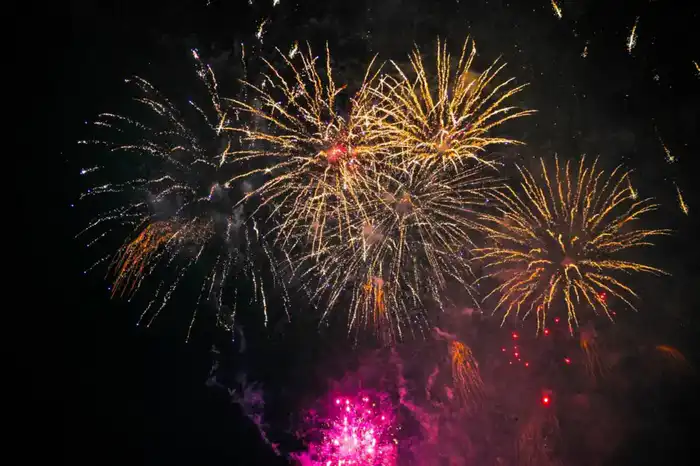 Новогодние салюты в Астане запустили в двух местах (2)