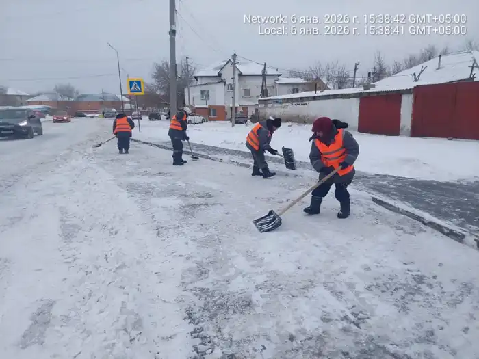 В Астане ночью к уборке снега привлечено более 1,6 тысячи единиц спецтехники (4)