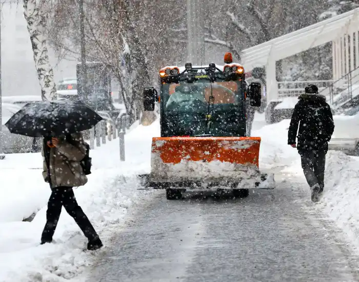 Коммунальные службы Алматы переведены в усиленный режим на период снегопада (3)