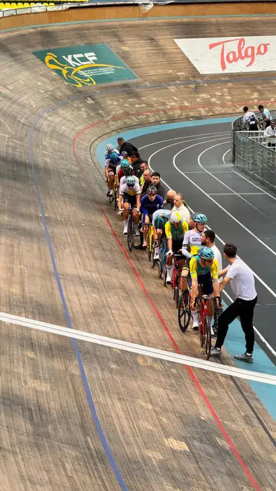 В Астане прошел республиканский зимний чемпионат по велотреку (2)