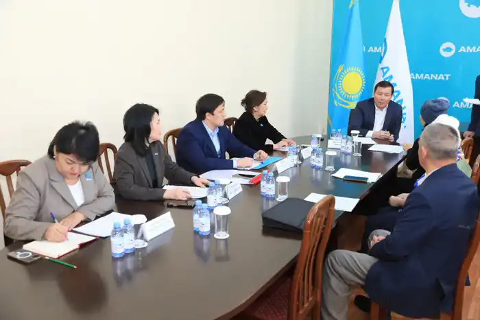 Актюбинцев приняли по личным вопросам (2)