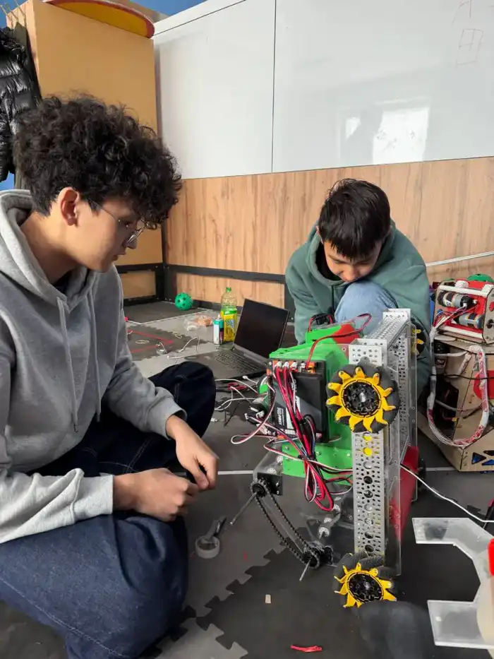 Школьники из Актобе обновили рекорд Казахстана на международных соревнованиях по робототехнике (3)