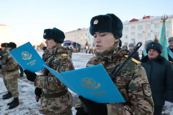 Гвардеец сделал сюрприз своей возлюбленной на церемонии принятия военной присяги (8)