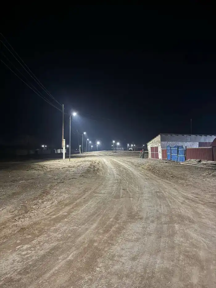 В Аксуатском районе ведутся работы по уличному освещению (2)