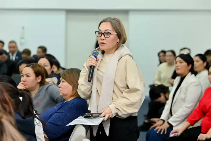 Аким области провел прием граждан по актуальным вопросам (5)