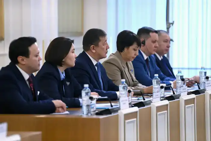 Конституционная комиссия приступила к обсуждению проекта поправок (9)