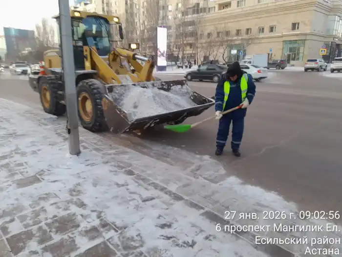 Более тысячи единиц спецтехники задействовано в снегоуборочных работах в Астане (5)