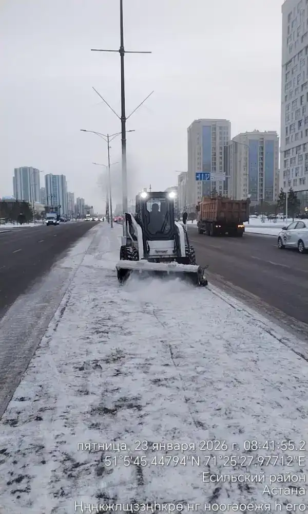 В борьбе со снегом в Астане задействовано более 1300 единиц спецтехники (4)