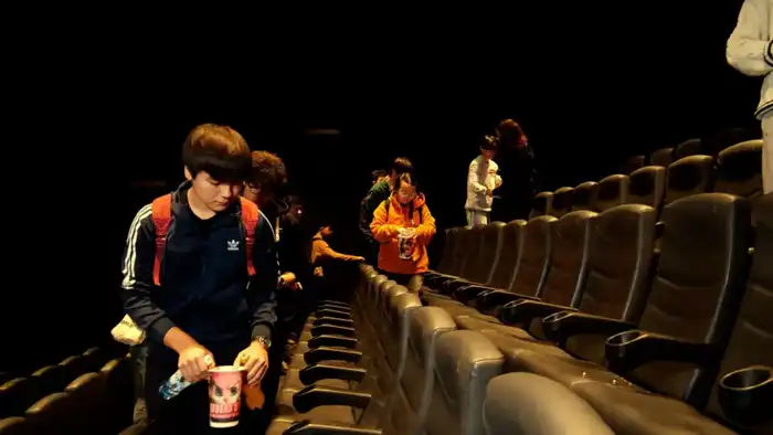 Зрители после киносеанса в Астане организовали необычную экоакцию (4)