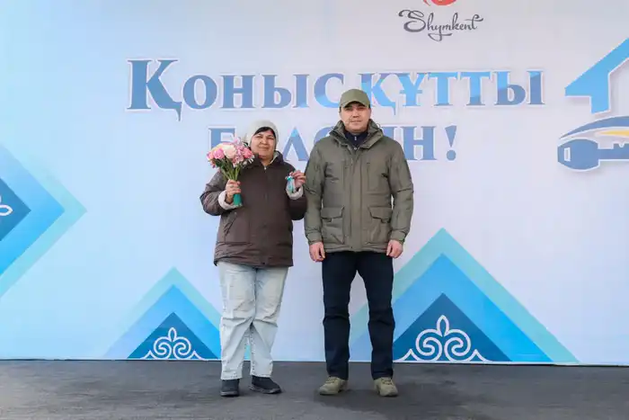 В МИКРОРАЙОНЕ «ТҰРАН» 24 СЕМЬИ ПОЛУЧИЛИ АРЕНДНОЕ ЖИЛЬЁ (7)