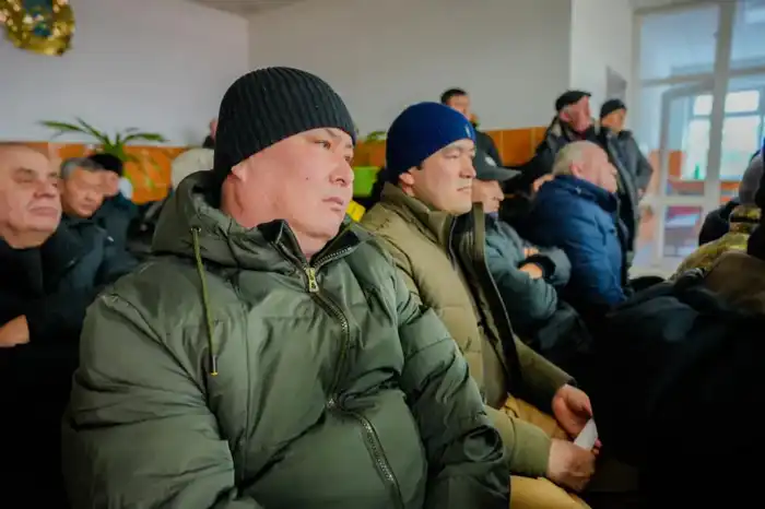 «Закон и порядок»: профилактическую беседу с водителями общественного транспорта провели в Астане (3)