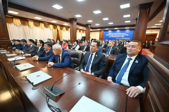 Председатель Сената Маулен Ашимбаев встретился с депутатами Маслихата и общественными деятелями (5)