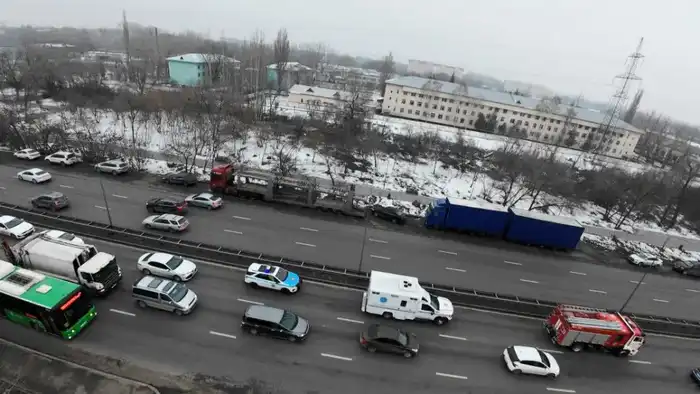 Секунды, от которых зависят жизни: МЧС Казахстана показало, как водители реагируют на спецтранспорт (4)