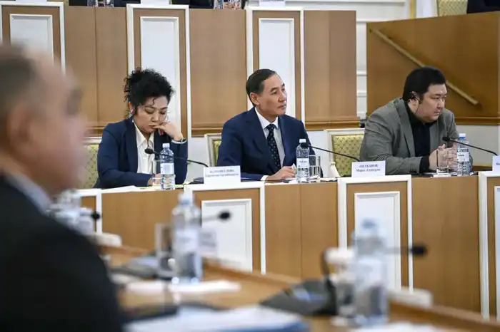 Конституционная комиссия приступила к обсуждению проекта поправок (5)