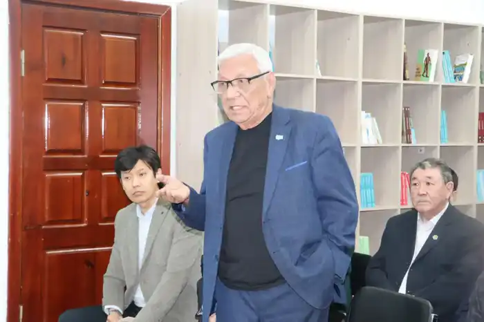 В Усть-Каменогорске депутат Мажилиса Ерлан Саиров встретился с представителями интеллигенции (3)