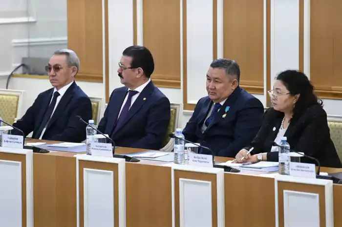 Конституционная комиссия приступила к обсуждению проекта поправок (7)