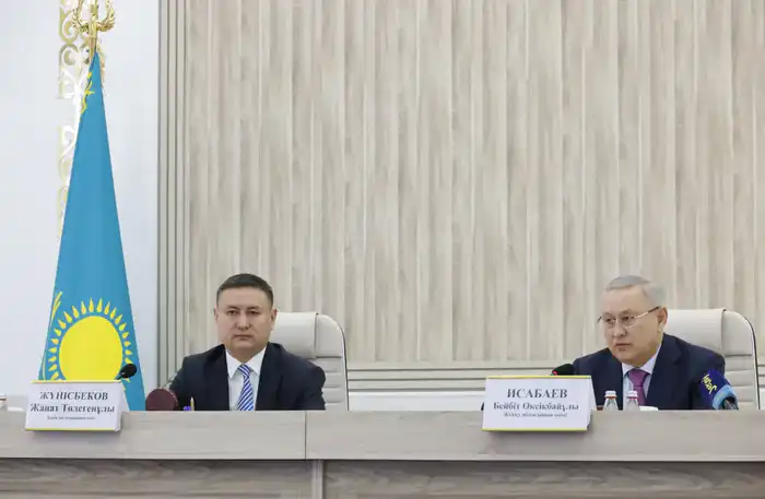 Бейбит Исабаев представил местному активу нового избранного акима Кербулакского района (2)