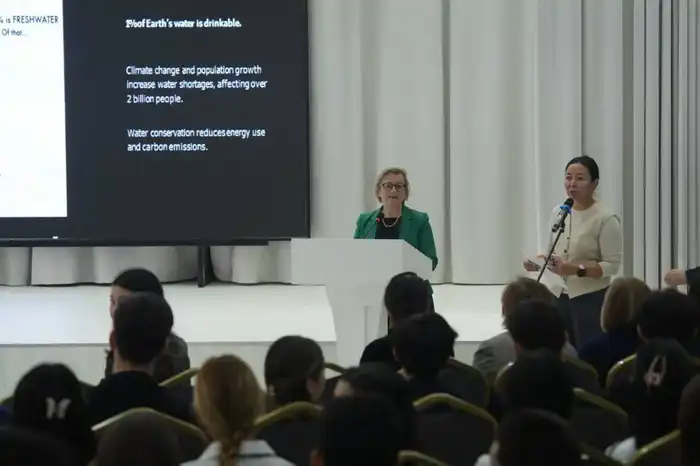 Более 150 тысяч школьников Астаны и Акмолинской области приняли участие в экочасе на тему водосбережения «Экономь воду – сохраняй будущее» (5)